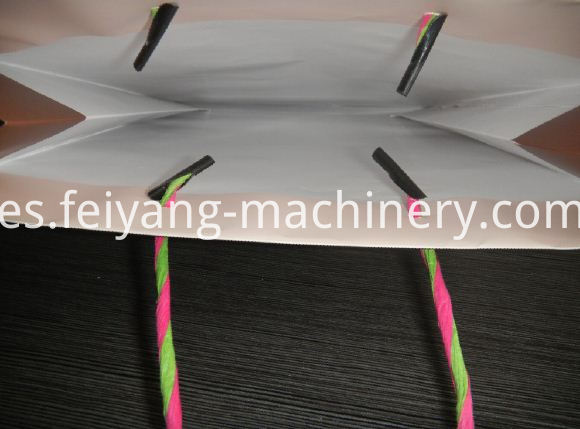 Máquina automática de volteo automático para bolsas de papel. Full AutomaticTipping Machine for paper bags